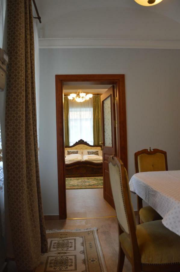 My-Lord Luxapartman Eger Exterior photo